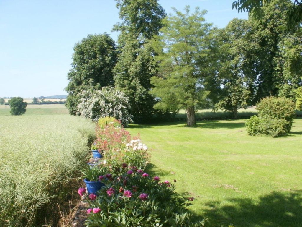Chambres d'Hôtes - Domaine Des Perrières Crux-la-Ville Esterno foto