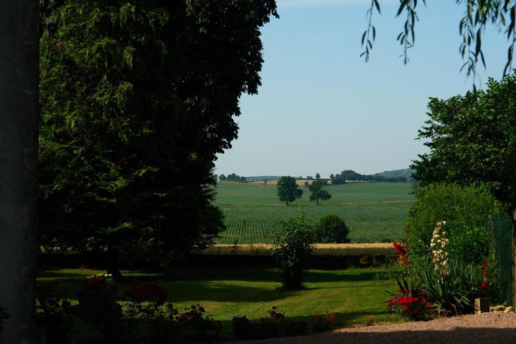 Chambres d'Hôtes - Domaine Des Perrières Crux-la-Ville Esterno foto