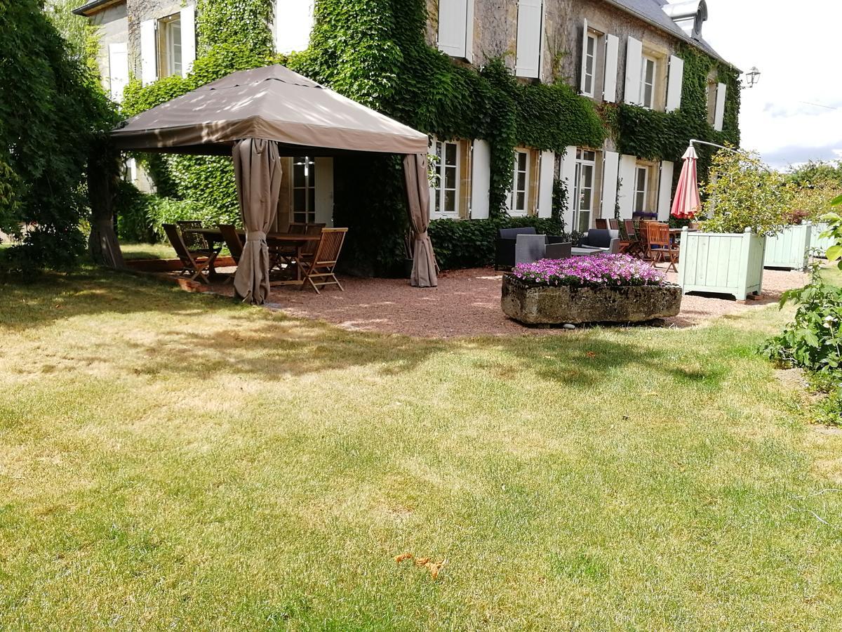 Chambres d'Hôtes - Domaine Des Perrières Crux-la-Ville Esterno foto